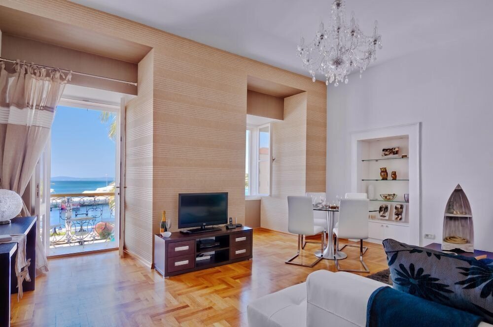 1 Bedroom Deluxe Apartment with balcony and with sea view Riva and Diocletian Apartments