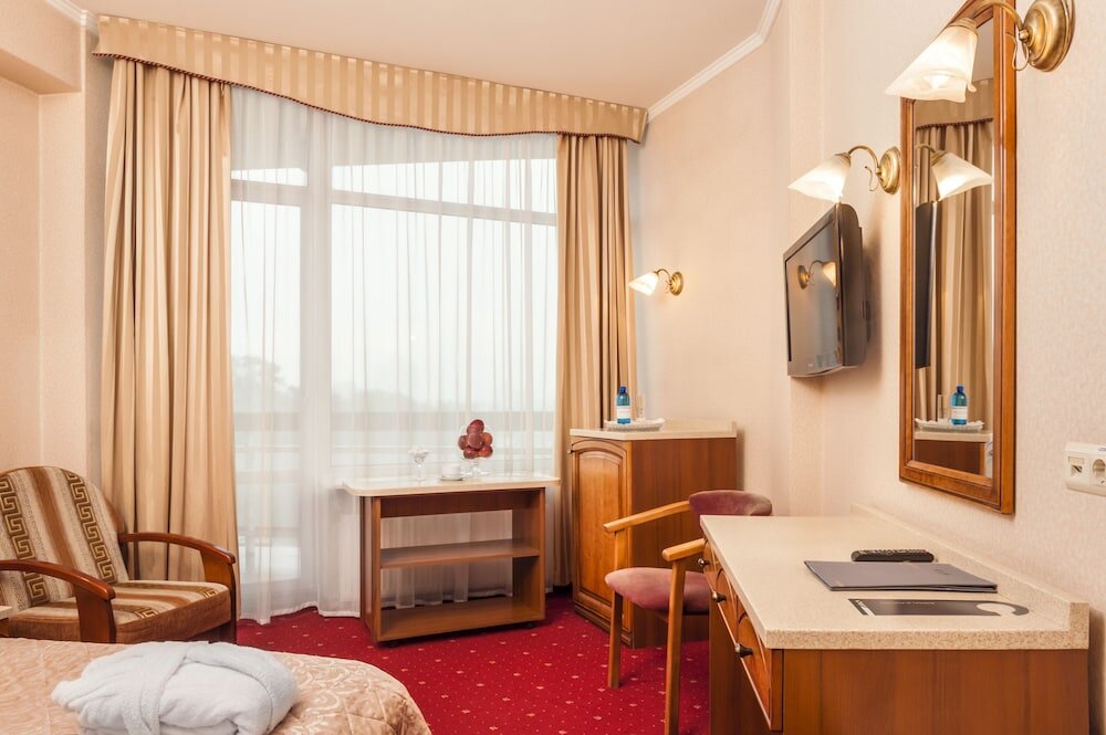 Одноместный номер Standard с балконом Отель Киев
