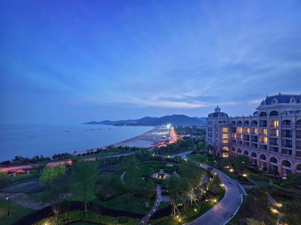Standard Double room Hilton Dalian Golden Pebble Beach Resort