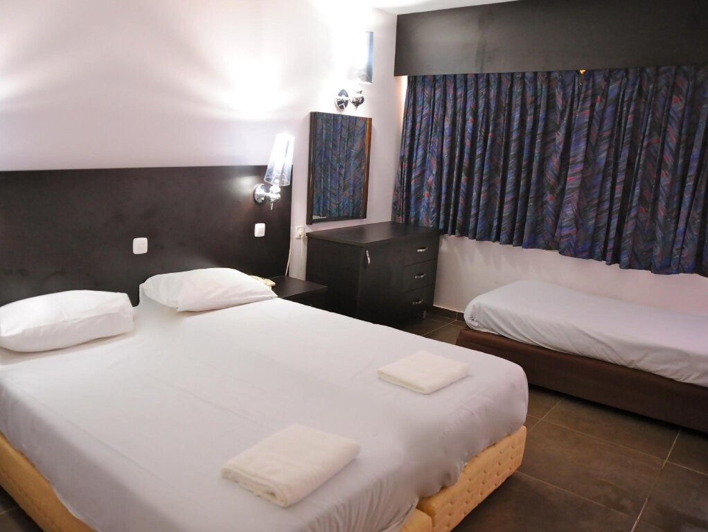 Standard Triple room Aquamarine Hotel
