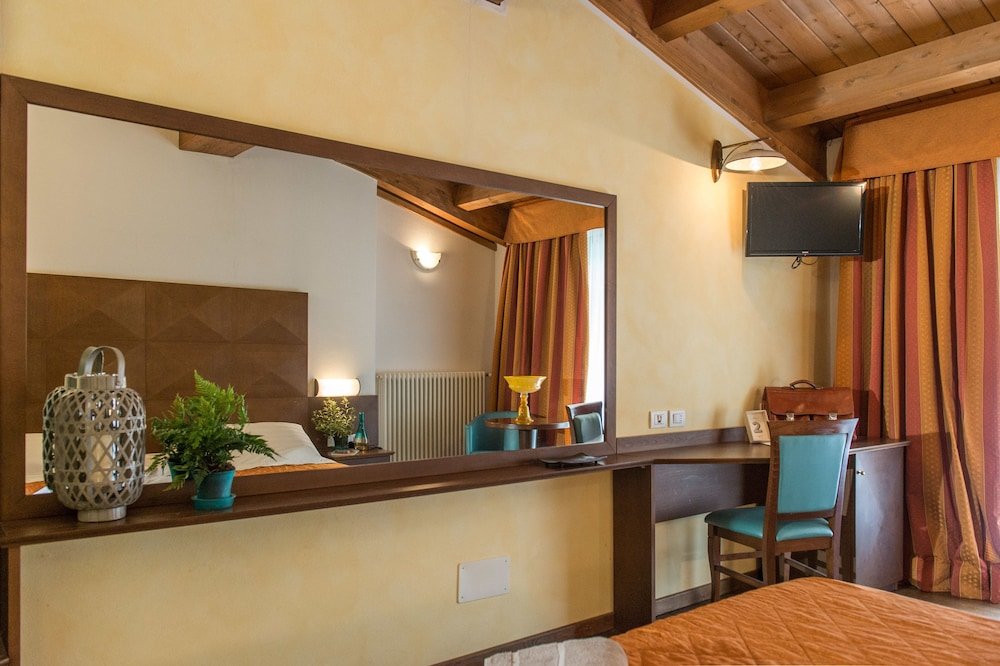 Habitación doble De lujo con balcón Hotel Delle Terme Santa Agnese