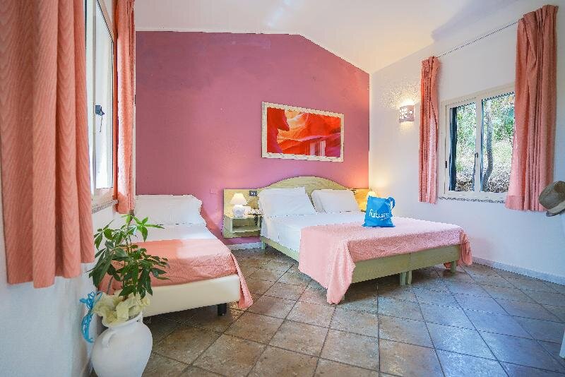 1 Bedroom Standard Triple room with garden view Hotel Rocca Dorada