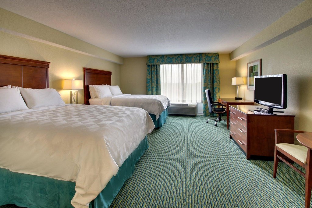 Четырёхместный номер Standard Holiday Inn Resort Orlando - Lake Buena Vista, an IHG Hotel