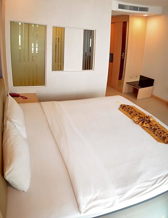 Deluxe Doppel Zimmer mit Poolblick Andatel Grande Patong Phuket