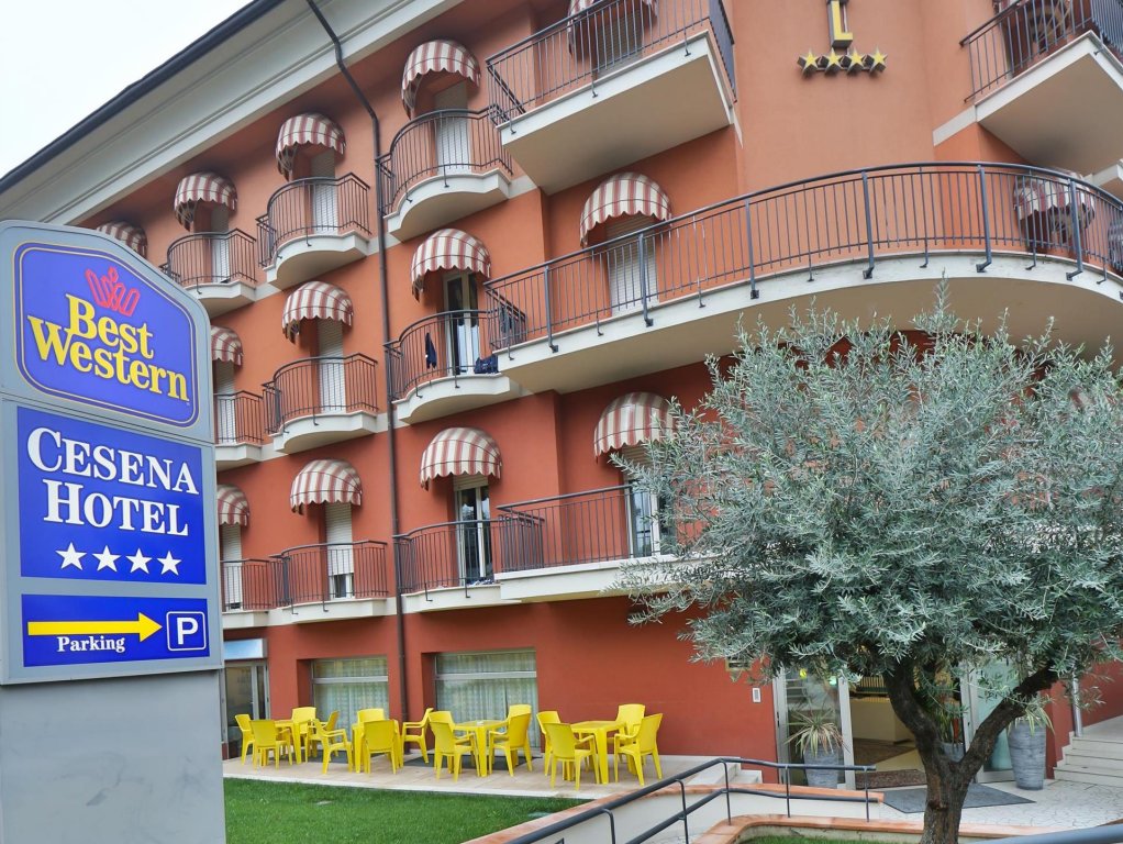 Кровать в общем номере Best Western Cesena Hotel
