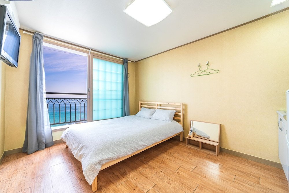 Standard Double room with ocean view Haelim Pension