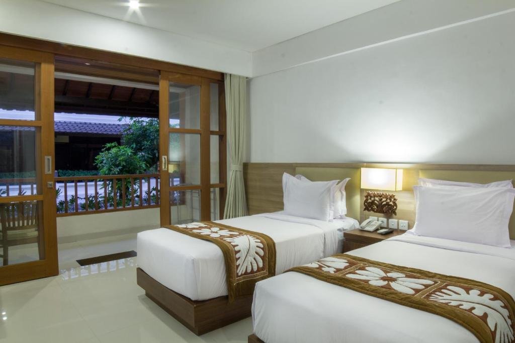 Номер Deluxe с красивым видом из окна Bali Summer Hotel by Amerta