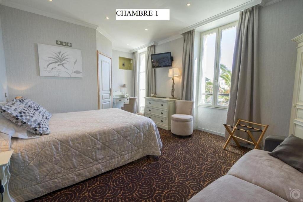 Standard Quadruple room with sea view Hotel Restaurant Bellevue