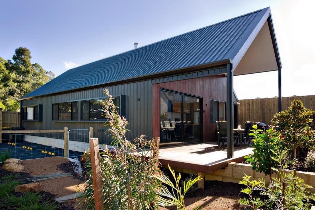 Chalet Margaret River Bungalow-1-street - stylish stay