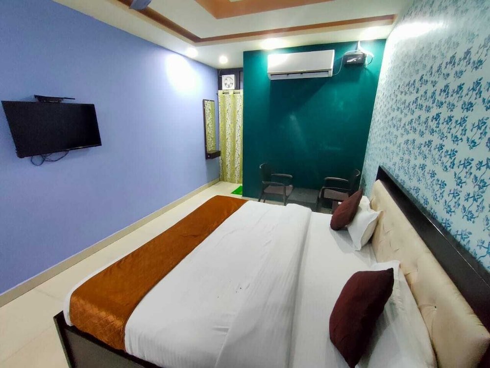 Двухместный номер Deluxe Hotel Devbhoomi Inn