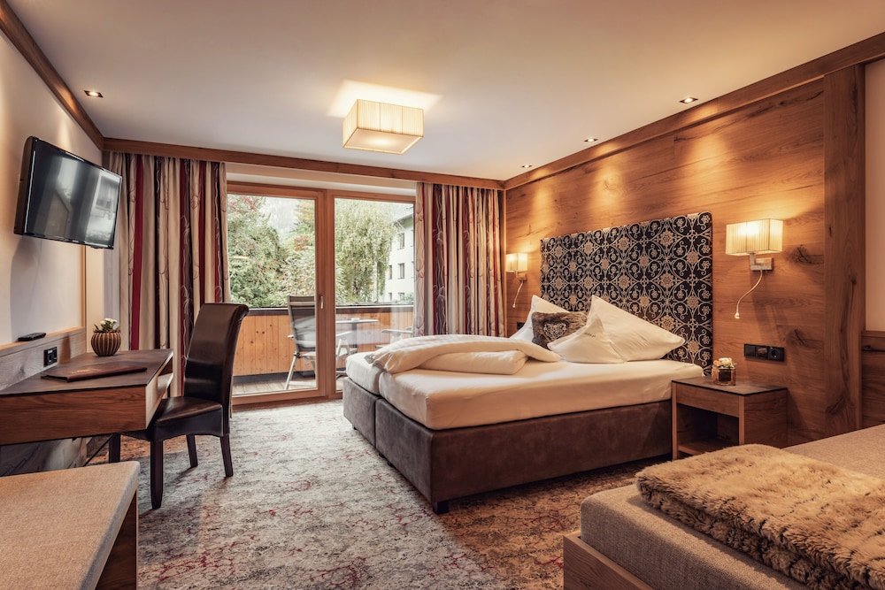 Comfort Double room with balcony Hotel Pramstraller