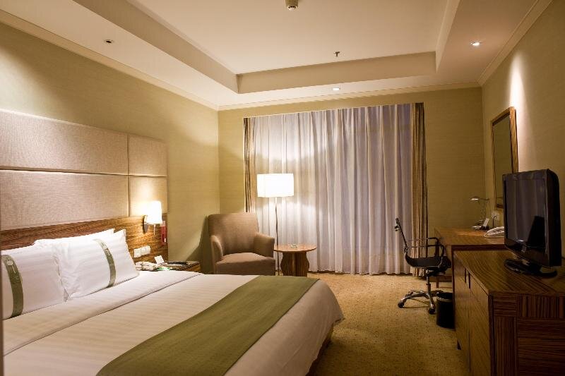 Двухместный номер Standard Holiday Inn Chongqing Guanyinqiao, an IHG Hotel