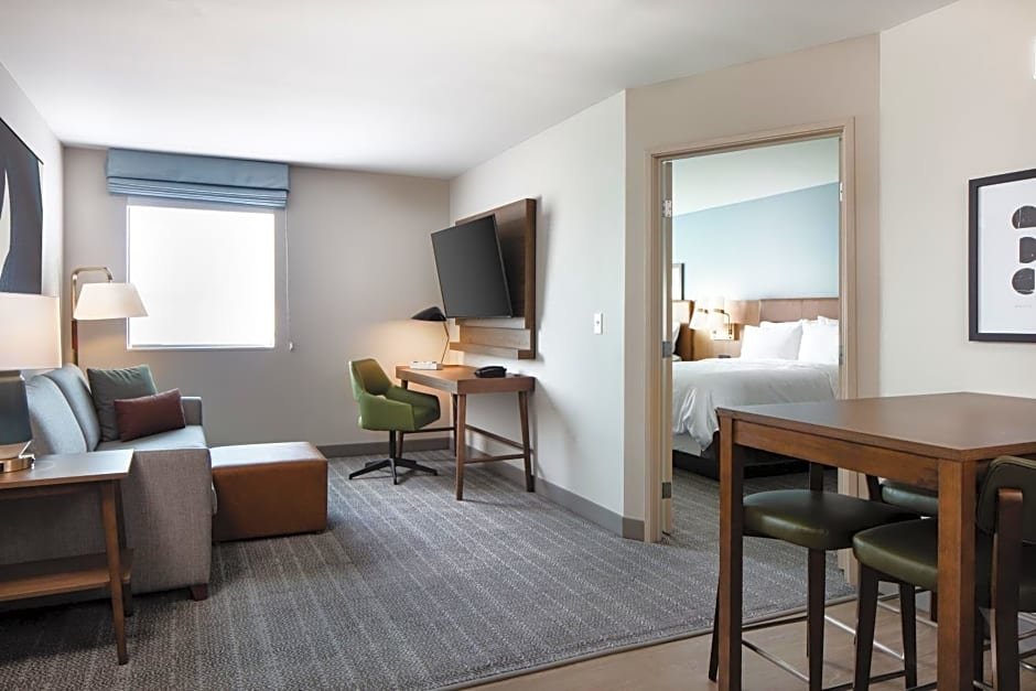 Четырёхместный номер Standard c 1 комнатой Staybridge Suites - Iowa City - Coralville, an IHG Hotel