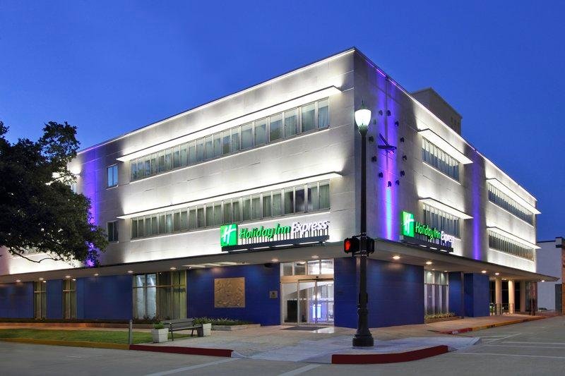 Четырёхместный номер Standard Holiday Inn Express Baton Rouge Downtown, an IHG Hotel