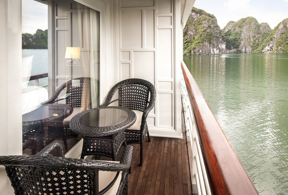 Двухместный номер Executive с балконом и с видом на море Paradise Elegance Cruise Halong