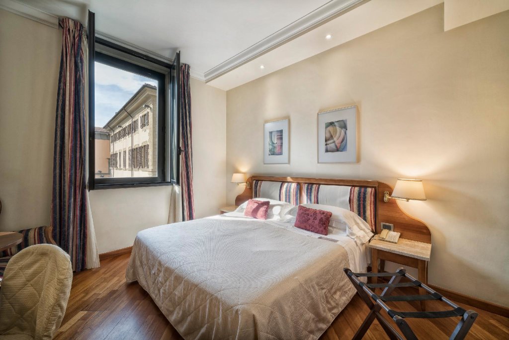 Двухместный номер с красивым видом из окна B&B Hotel Firenze Laurus Al Duomo