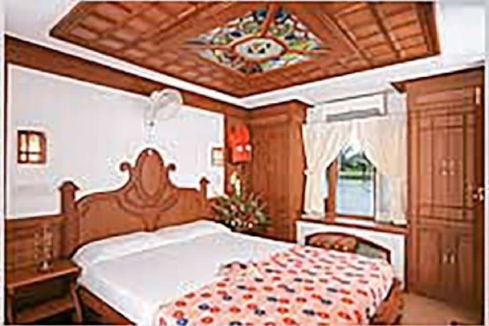 Cottage Comfort GuestHouser 3 BHK Houseboat e567
