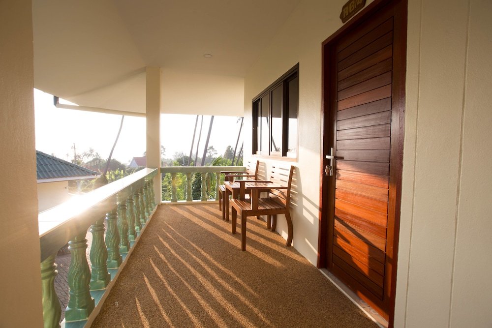 Двухместный номер Deluxe с балконом и с частичным видом на море Samui Reef View Resort