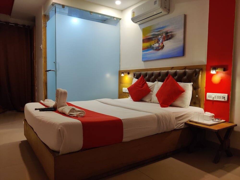 Superior room Hotel Grandeur-Near Mumbai International Airport