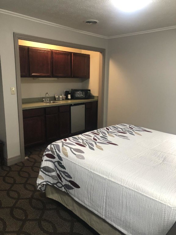 Двухместный люкс с 2 комнатами Guesthouse Inn & Suites Lexington