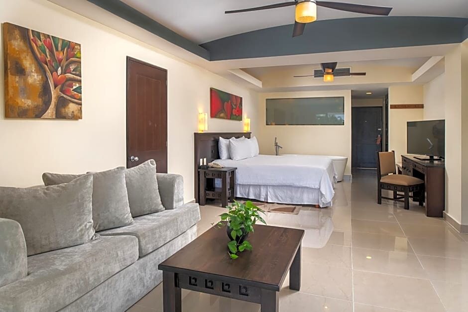 Double Junior Suite with Tropical view Wyndham Alltra Vallarta, All-Inclusive Resort