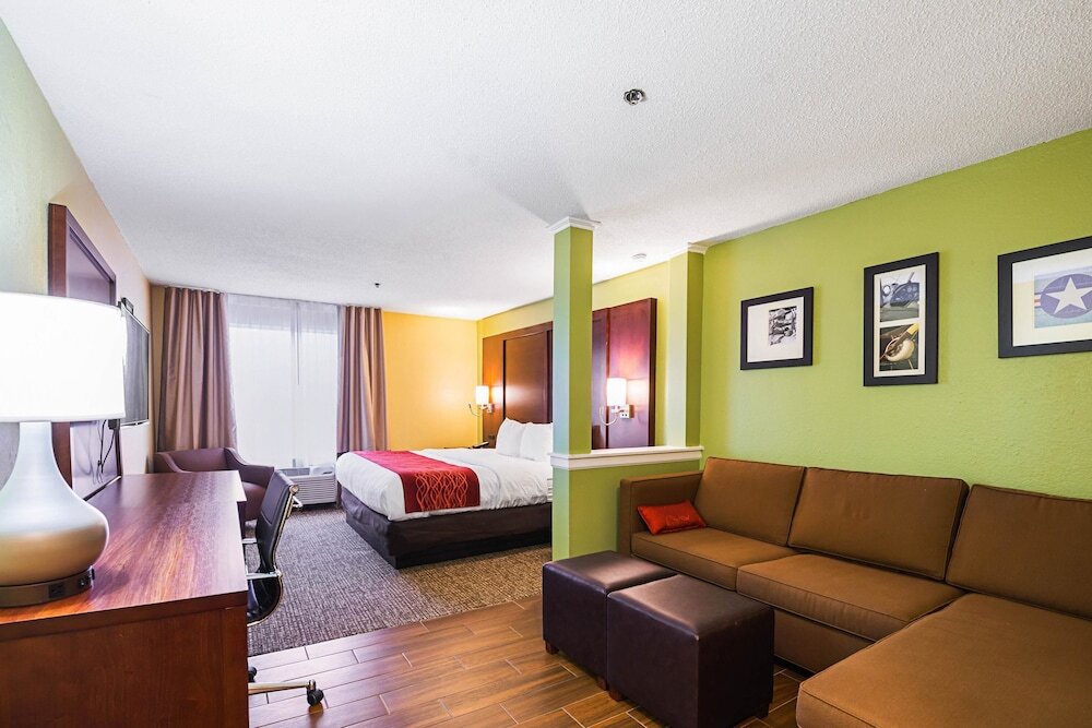 Suite Comfort Inn And Suites