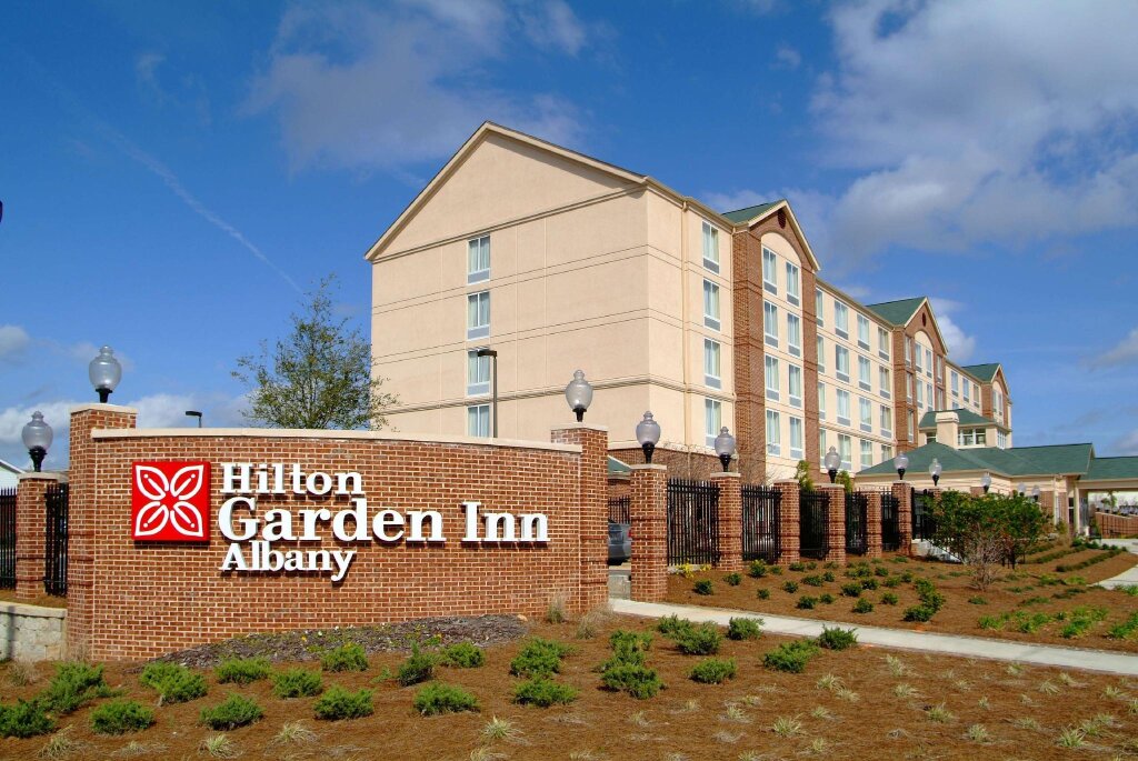 Четырёхместный номер Standard Hilton Garden Inn Albany