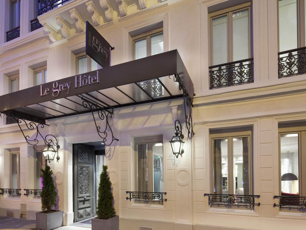 Двухместный номер Privilege с балконом Le Grey Hotel