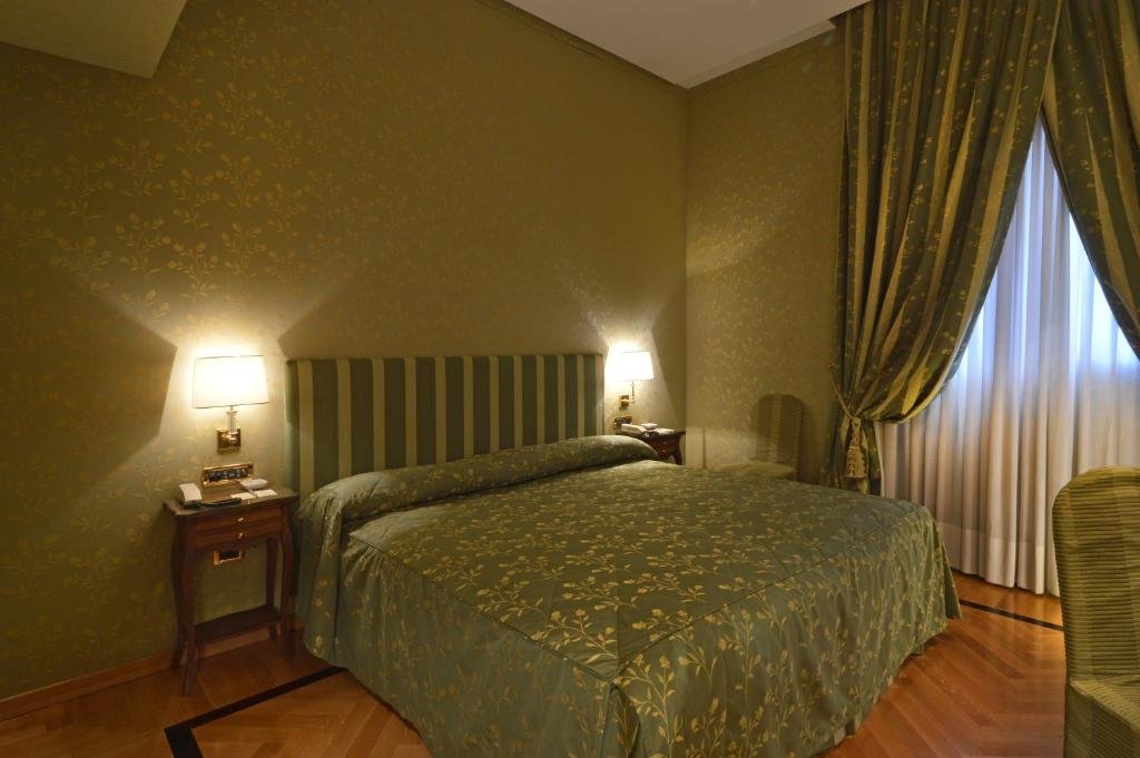 Двухместный номер Classic Grand Hotel Vesuvio