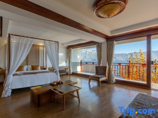 Suite avec balcon et Vue sur le lac Jinshangju Inn
