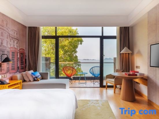 Standard Doppel Zimmer mit Seeblick Warm Island Resort