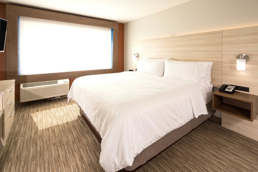 Номер Standard Holiday Inn Express & Suites - Portage, an IHG Hotel