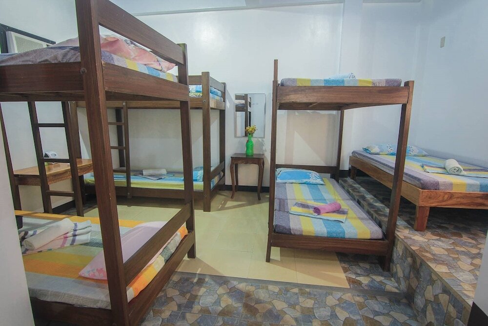 Cama en dormitorio compartido 247 BalikBayan Fun Resort
