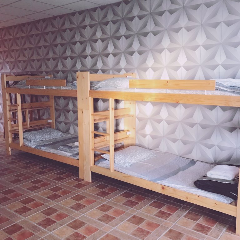 Кровать в общем номере Idea House-Kenting