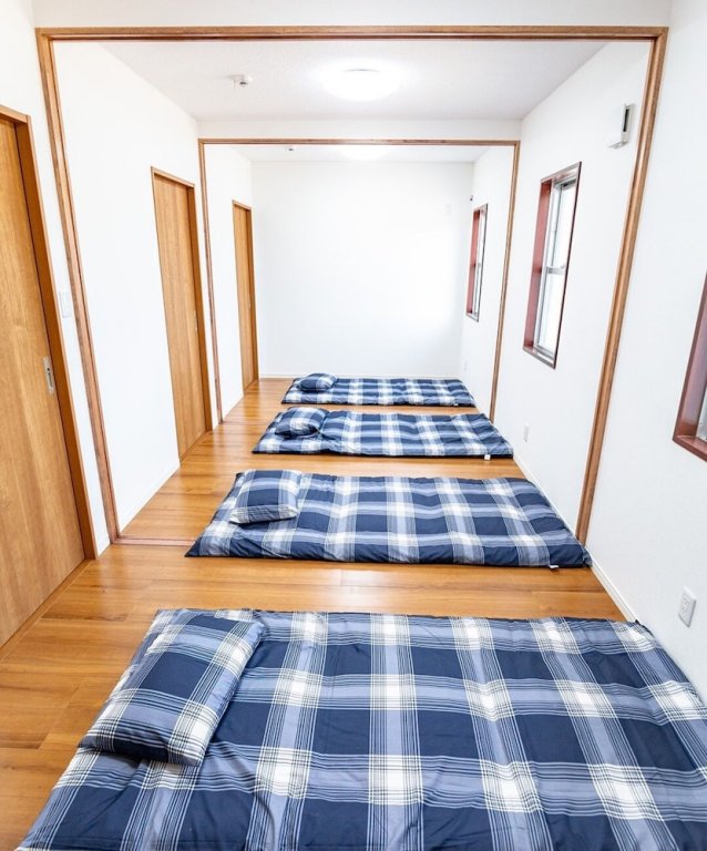 Кровать в общем номере (мужской номер) Guest House OCEAN Irabujima - Hostel