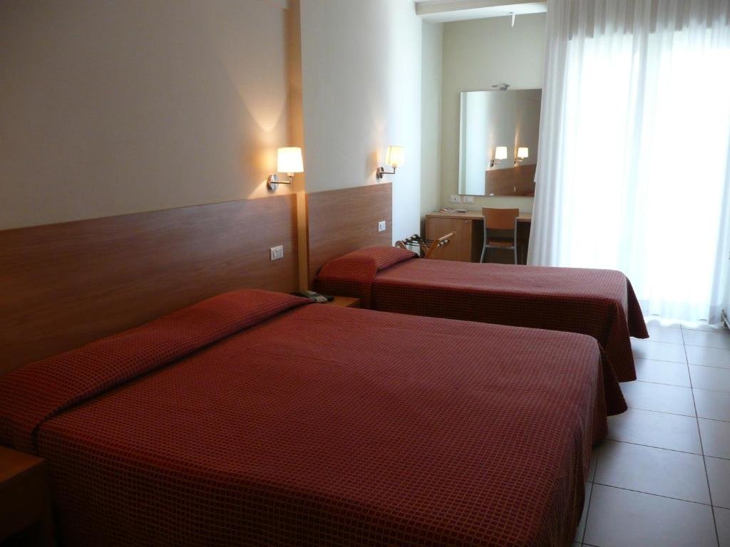 Трёхместный номер Standard с балконом Hotel Majorca sul Mare in centro a Riccione