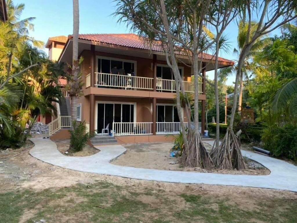 Семейный номер Standard с видом на сад Laguna Beach Club Resort