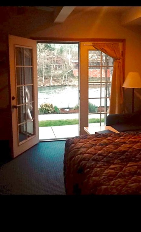 Standard Double room with river view Edgewater Inn Shady Cove