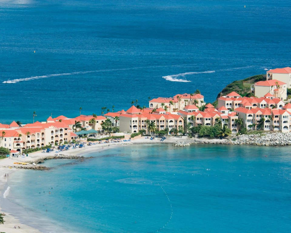 Четырёхместный номер Standard beachfront Divi Little Bay Beach Resort