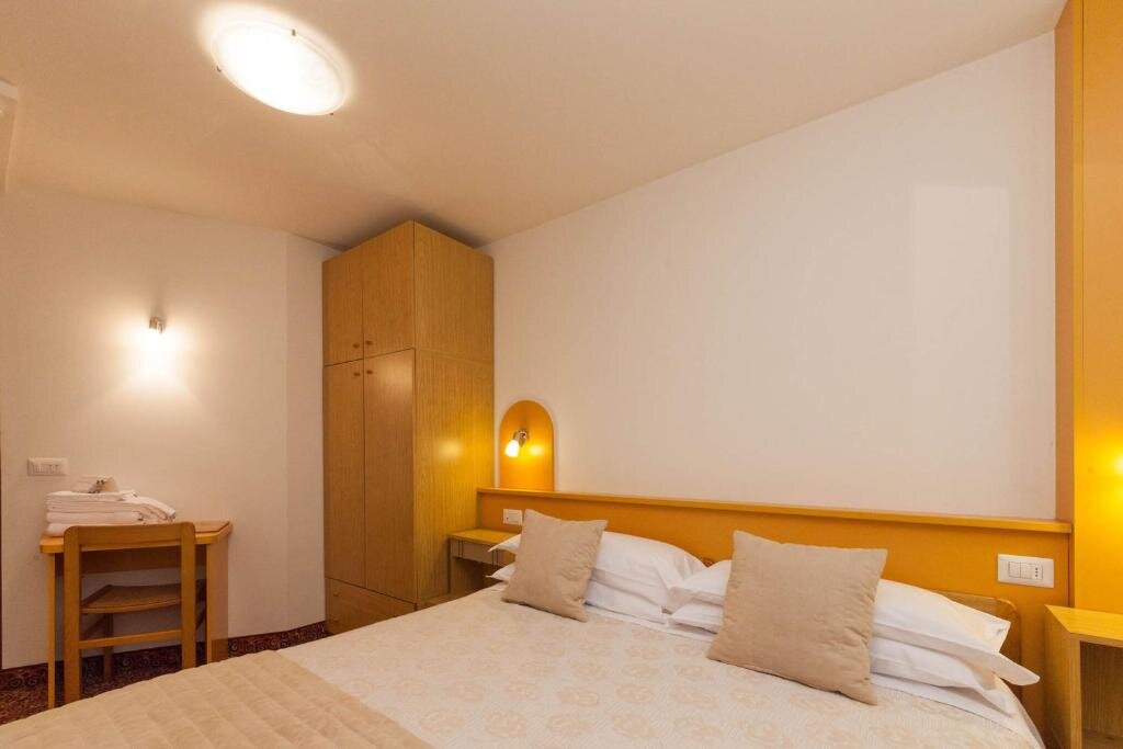 Standard Doppel Zimmer mit Bergblick Hotel Europa