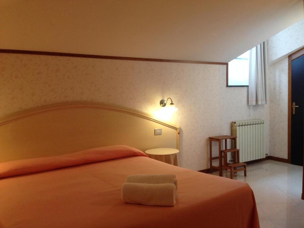 Economy Double Attic room Hotel Nazionale