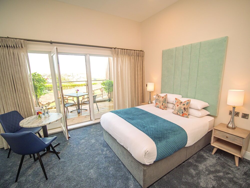 Standard Double room with balcony and beachfront Ocean Sands Hotel