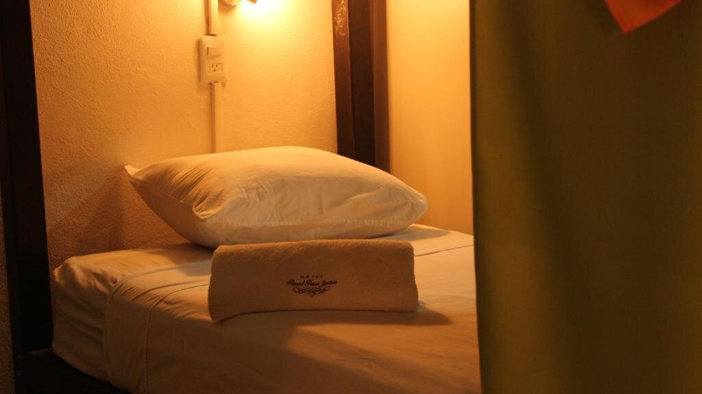Кровать в общем номере Hotel Real San Juan Suites