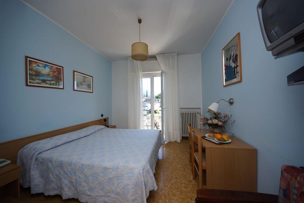Standard Double room with balcony and with city view Hotel Firenze