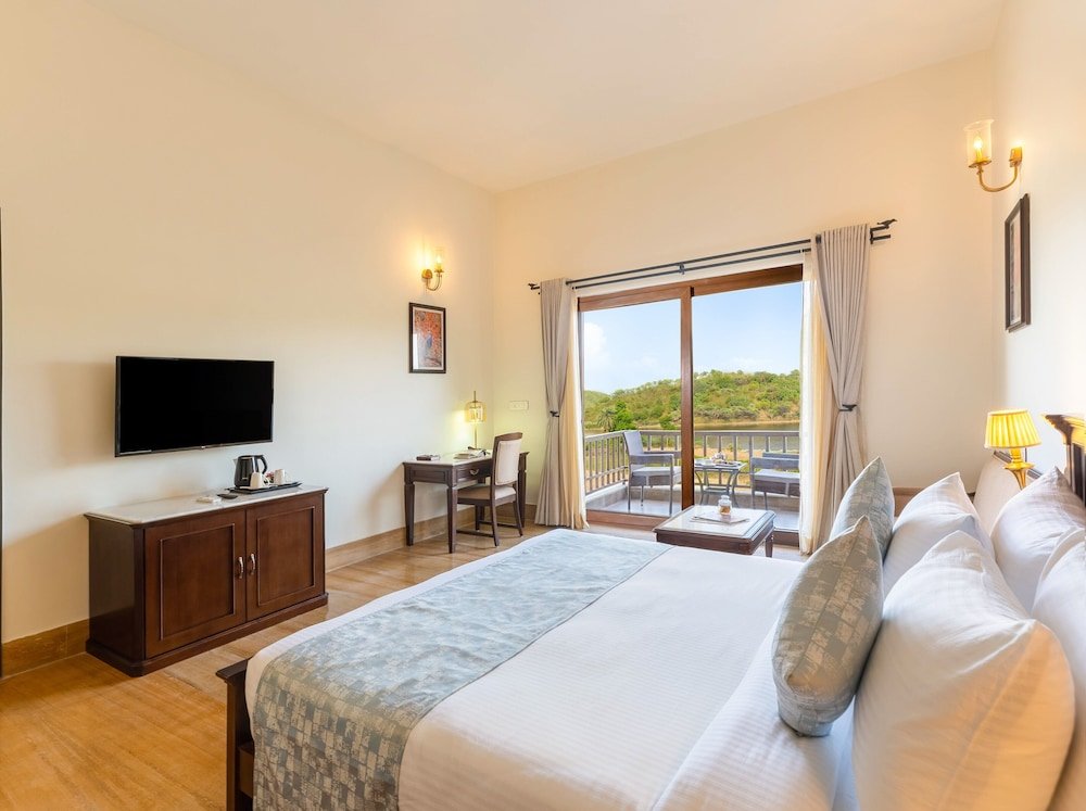 Suite con balcón y con vista al lago Sarasiruham Resort Private Pool Villa