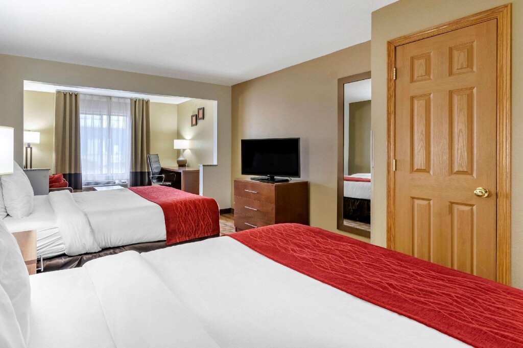 Четырёхместный люкс Comfort Inn & Suites Cedar Rapids North - Collins Road