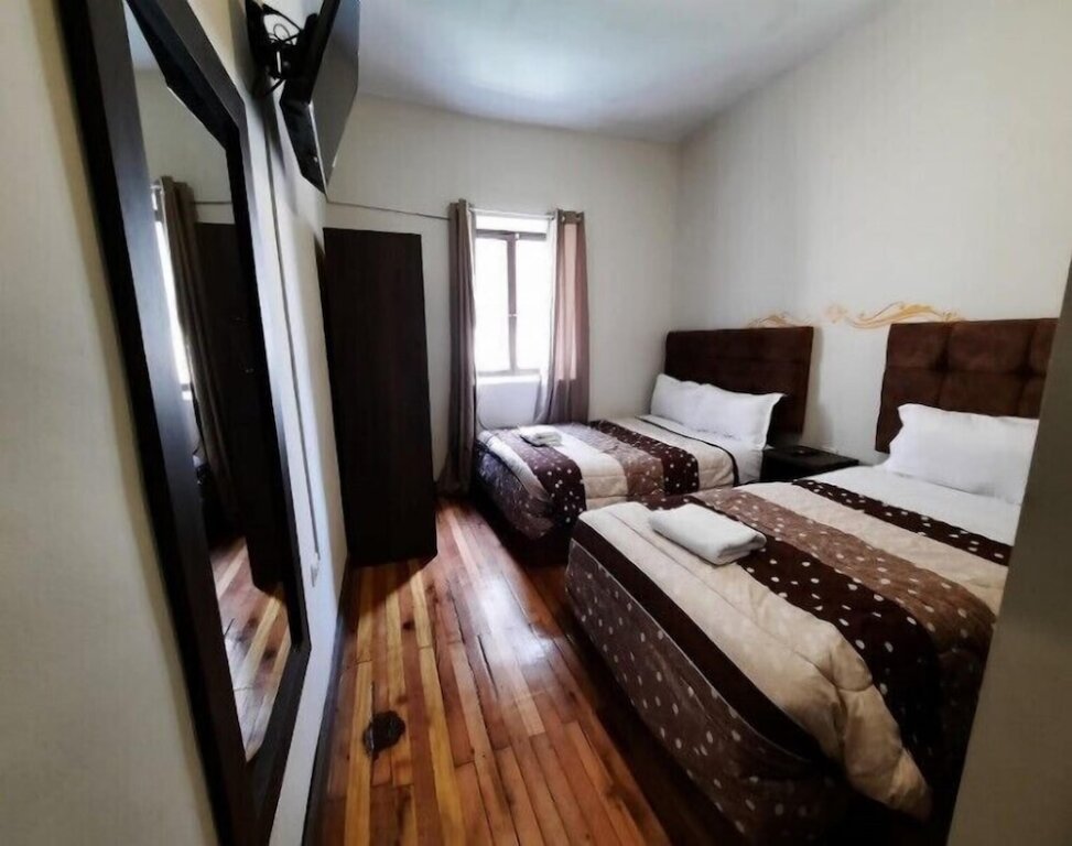 Cama en dormitorio compartido Hacienda Libertad Cusco