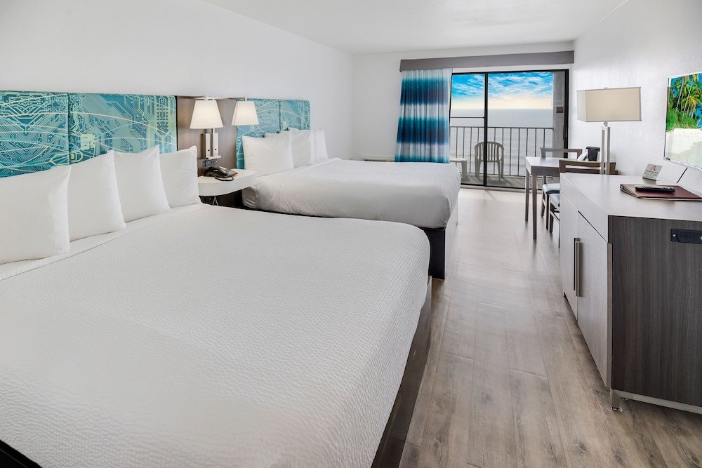 Четырёхместный номер Standard с видом на океан Tropical Seas Hotel
