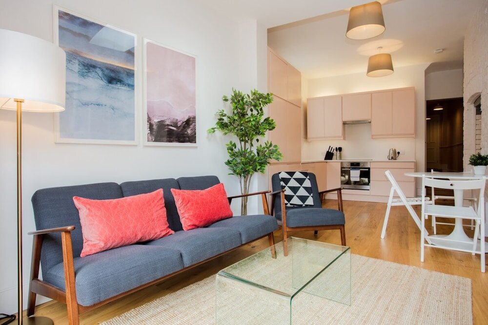 Apartment Stylish & Modern 3 Bed Flat in NW London With Garden