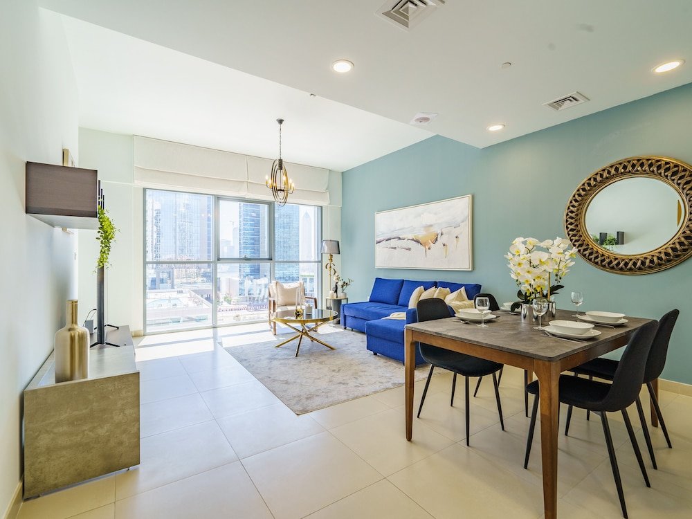 Deluxe Apartment Monty - Downtown Charming Condo Close to Dubai Mall